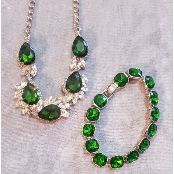Emerald Green Silver Tone Necklace And Bracelet Set Faceted Rhinestone Jewelry - Picture 4 of 8